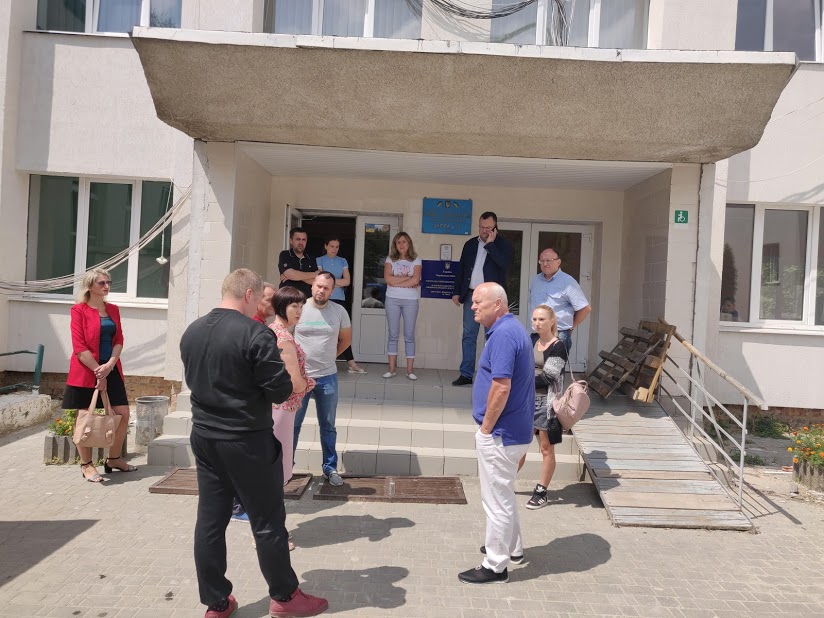 Микола Федорук втрутився у ситуацію з підрядником у 22-й школі на прохання мешканців бульвару Героїв Крут, які розповіли про проблему  