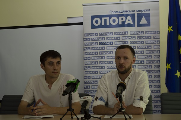 Підсумки парламентської кампанії на Буковині: агітація в церкві, пошкодження бордів та зняття кандидатів з реєстрації