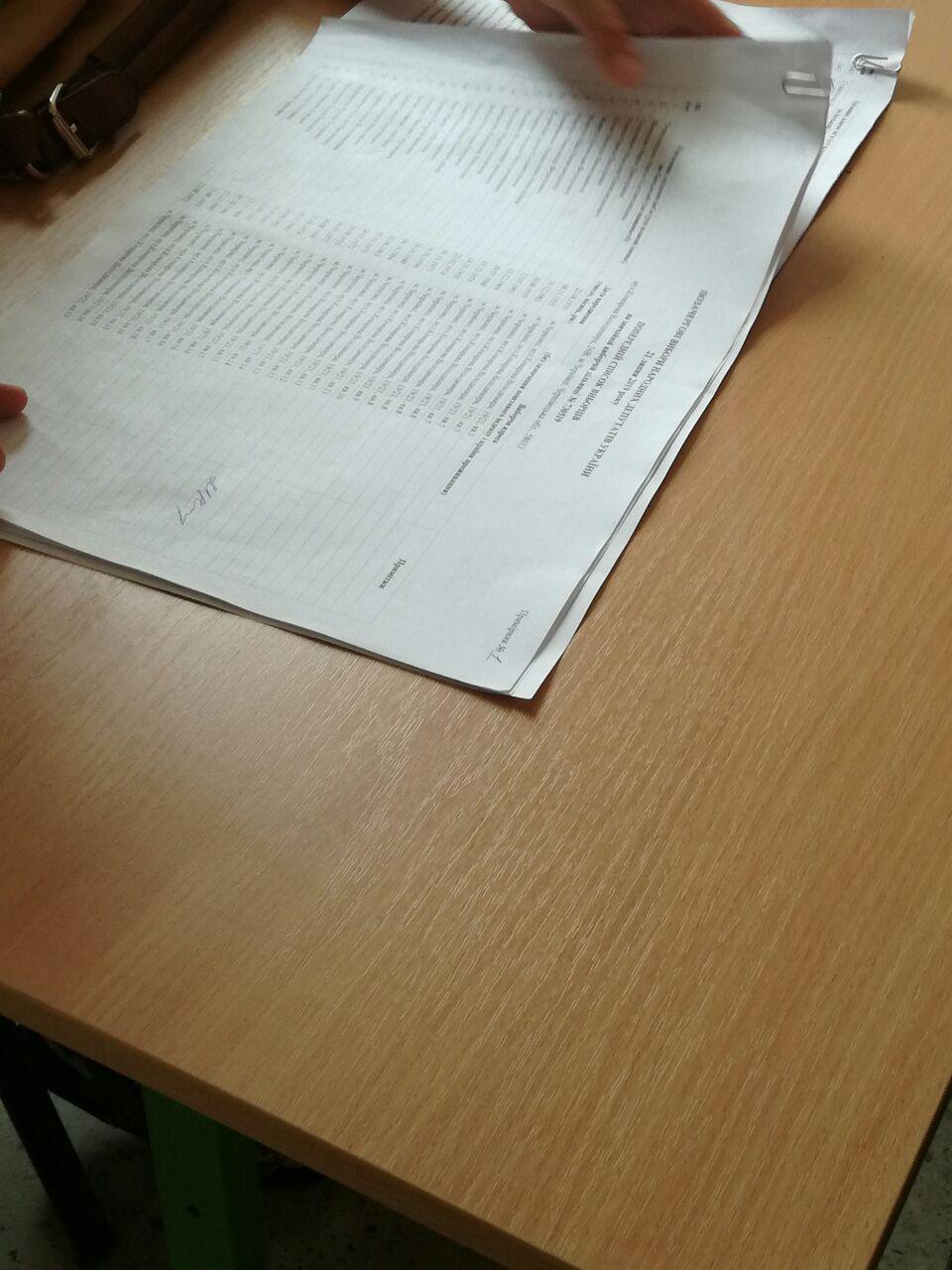 У Чернівцях на одній з дільниць виборці не можуть проголосувати, оскільки ДВК використовує попередні списки