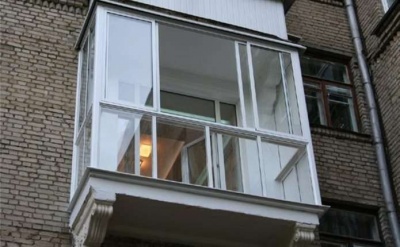 З балкона квартири на сьомому поверсі випав 36-річний чернівчанин та помер