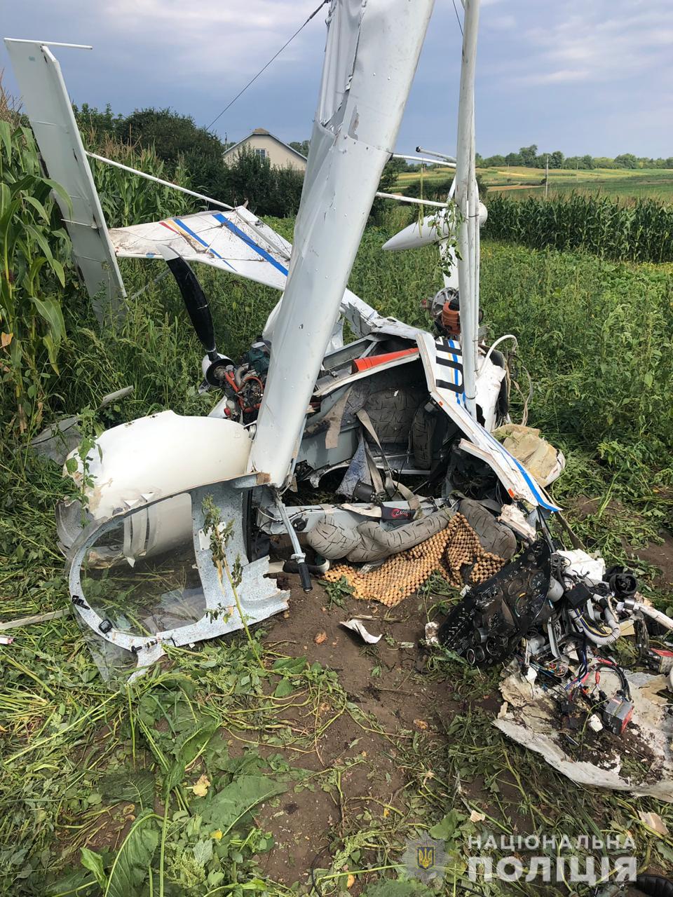 Дельтаплан, який впав на Заставнівщині під час пробного польоту, використовували для обробки полів:  майстер з Хмельниччини і місцевий житель у важкому стані в лікарні