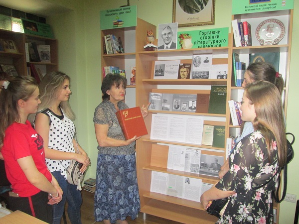 Родичка Василя Стефаника тиждень розповідала юним чернівчанам про своїх видатних родичів 