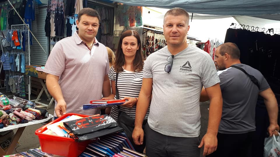 На Буковині активісти 'Батьківщини' закупили канцелярське приладдя та спортінвентар для дітей військовослужбовців
