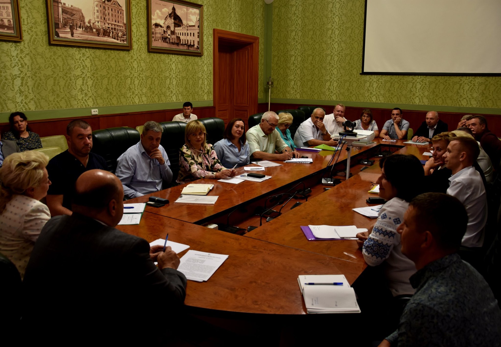 Господарські питання медичних закладів обласна рада вирішує строго у відповідності до закону, а не «написів на парканах», - Іван Мунтян 