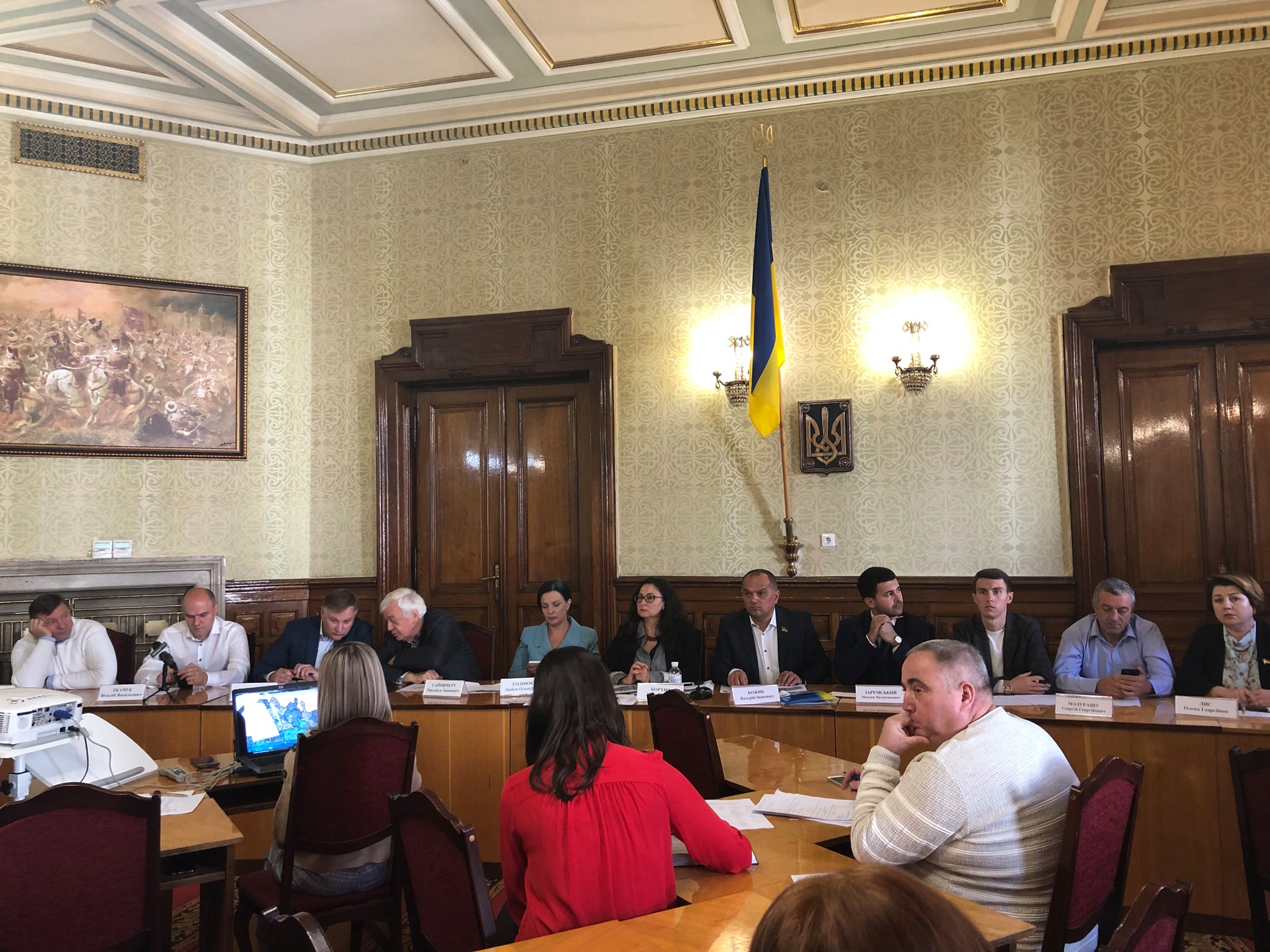 'Щодо вже створених ОТГ на Буковині більше питань, ніж відповідей', - у  'будинку з левами' за участі нардепів обговорили зміни до перспективного плану об'єднання громад