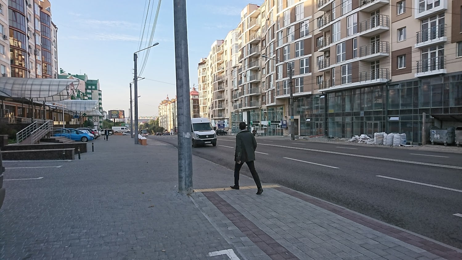 На Героїв Майдану місця для машин стало більше, але для дерев його не вистачило (+обіцянка влади від 26 вересня)