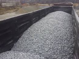 Через закриття залізничної станції, щебінь для Новоселицького асфальтного заводу везуть до Мамалиги, перевантажують на автомобілі і везуть  у зворотному напрямку 25 кілометрів