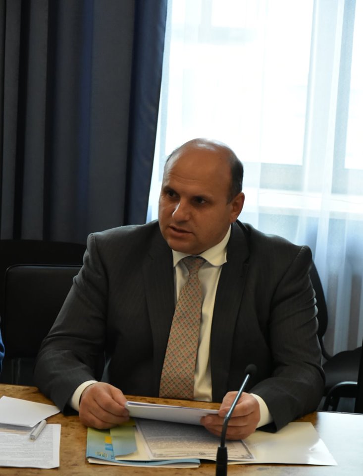 Іван Мунтян нагадав, як обласна рада передала Чернівцям аеропорт, і запропонував зменшити вартість квитків, бо вони дорожчі, ніж у Європі 