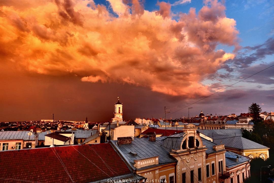 Повітря України в межах допустимої норми, а в Чернівцях зафіксували перевищення рівня індексу якості  