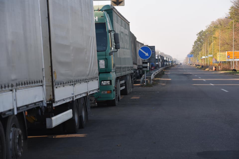 Гончарук хоче, щоб Генпрокуратура знайшла, куди зникли гроші на реконструкцію під’їзних шляхів до пунктів пропуску на кордоні, а Каспрук з Павлюком - нове приміщення для митниці 