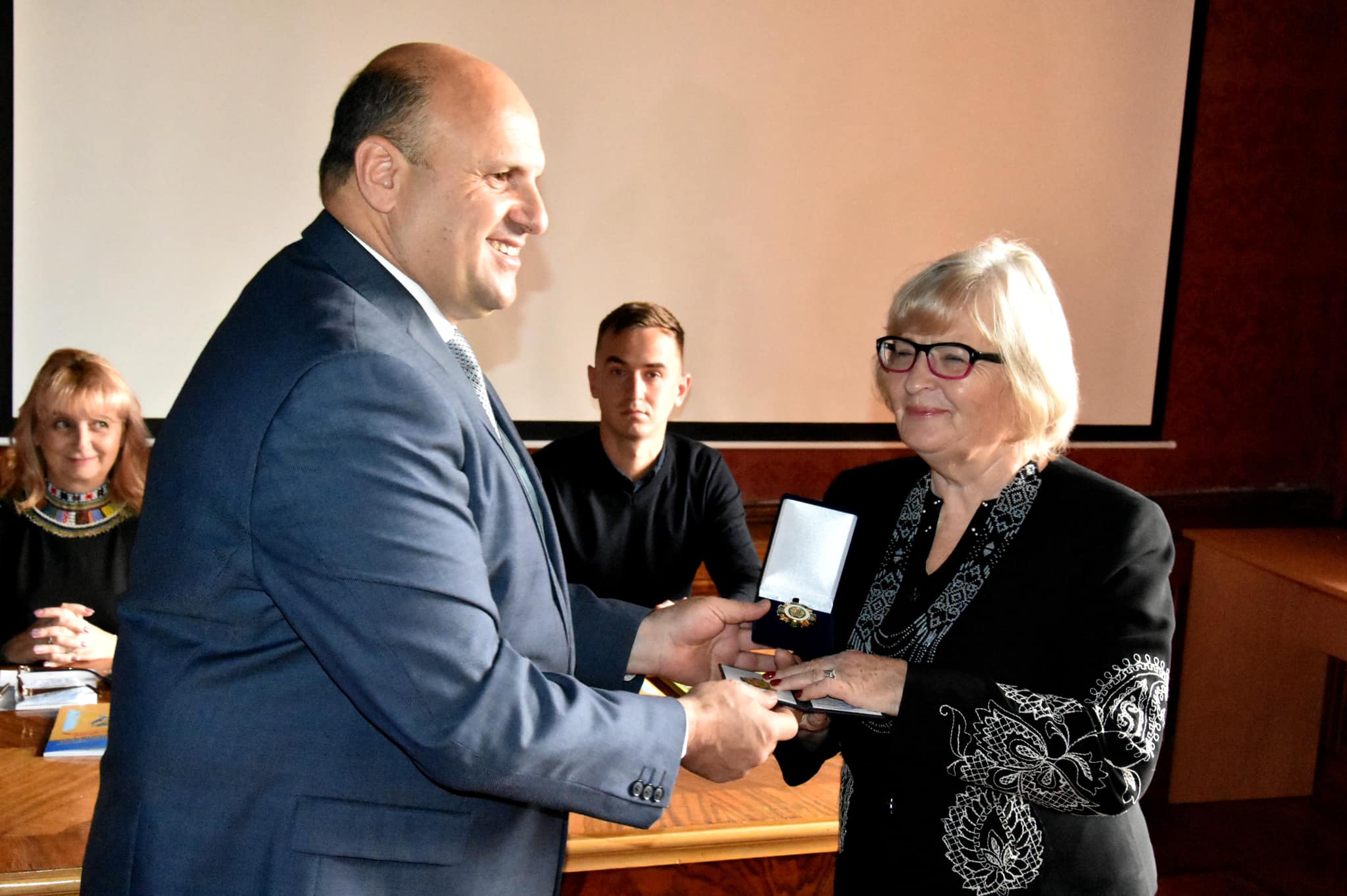 Іван Мунтян заявив про підтримку Всеукраїнського товариства «Просвіта» ім. Т.Г. Шевченка та привітав спортсменів і вболівальників з нагоди завершення цьогорічного футбольного сезону