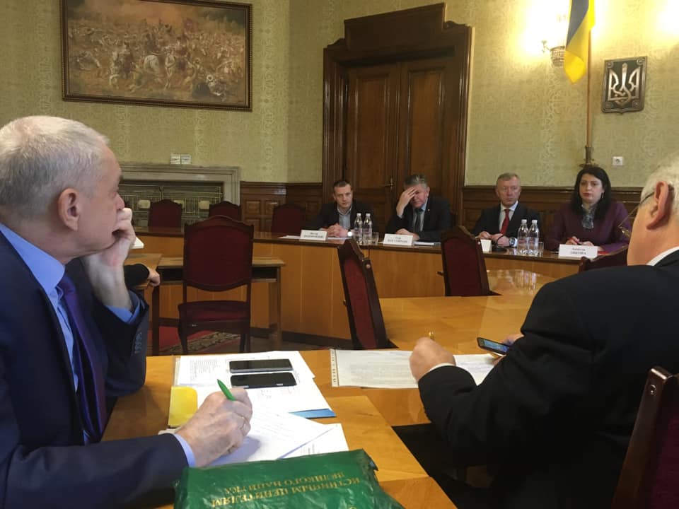 'Пропозиції громад, які функціонують роками VS Думки невідомих груп впливу': чию позицію почує Осачук поки невідомо 