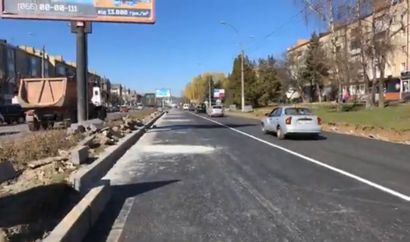 Двісті зручних урн для сміття на сто тисяч гривень закупив Бешлей  для проспекту 