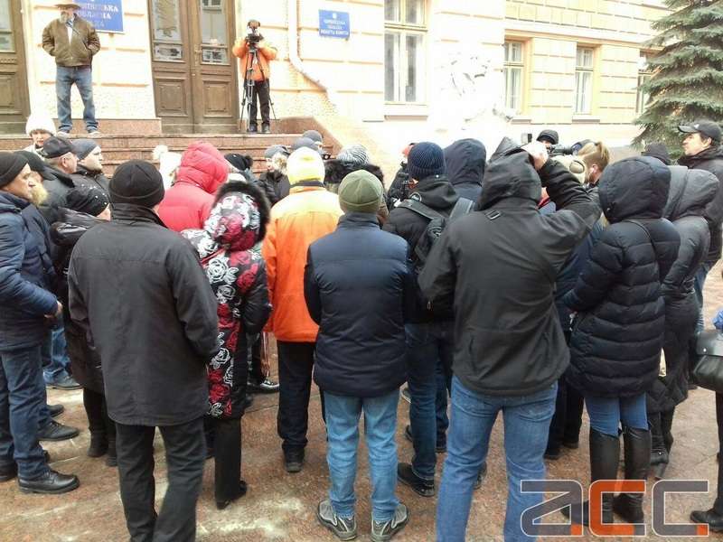 Пікет під Чернівецькою ОДА: підприємці 'Калинки' не хочуть встановлювати касові апарати (ОНОВЛЕНО о 12.00)