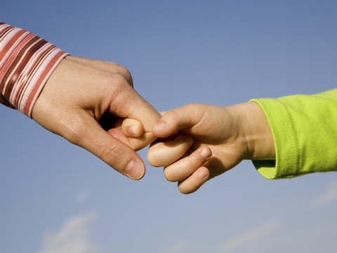 У Кельменцях юрист допомогла матері-заробітчанці повернути дитину