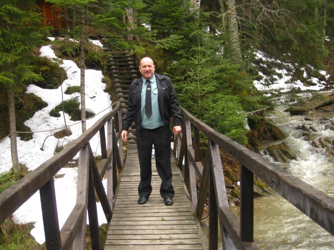 У горах, де Борсуки Сірет народжують…