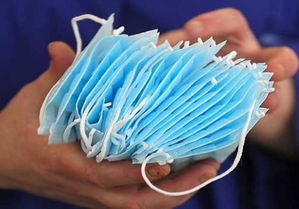 Перепрофільований два тижні тому чернівецький депутат продає захисні маски в своєму районі