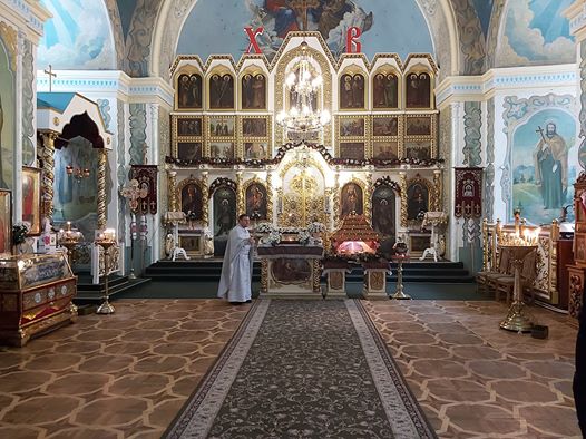 На Буковині ПЦУ приймає прохання молитви за здоров'я рідних і близьких, за упокій електронною поштою 