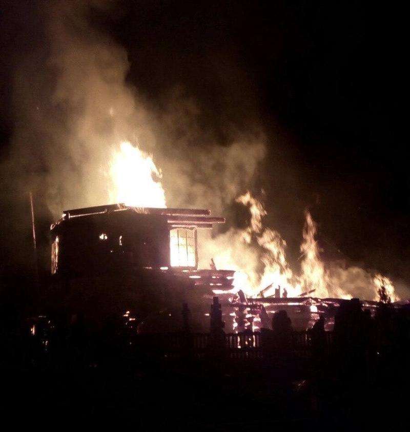 На Вижниччині вогонь знищив вночі старовинну церкву Святої Параскеви 