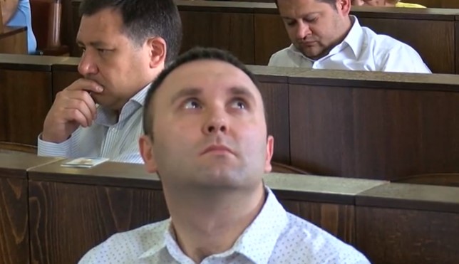 У Чернівцях попри рішення комісії з ТЕБ та НС, яку очолює Ковалюк, працює ринок його однопартійця