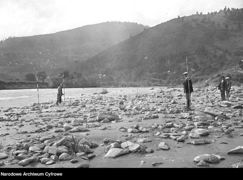 По дахах будинків і річках - як поляки з румунами ділили українські землі 90 років тому