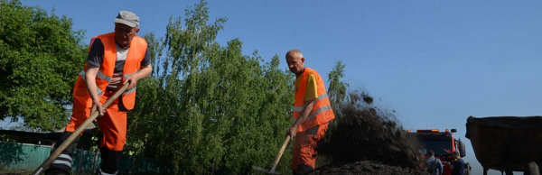 На автодорозі 'Житомир-Чернівці' робітника живцем засипало землею