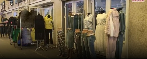 У Чернівцях, попри карантин, відчинились магазини з продажу одягу на ринку, - журналісти ТСН (ОНОВЛЕНО)