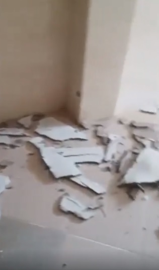 Пошкоджений шланг у санвузлі перинатального центру, через прорив якого намок гіпсокартон, вже замінили, а  стелю відновлюють