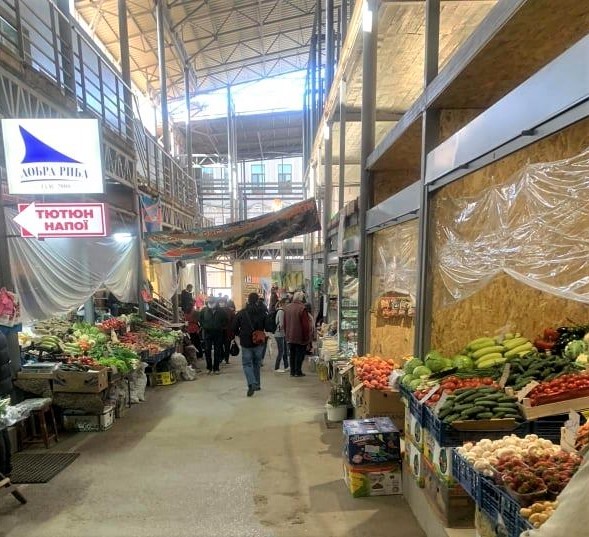 З початку травня на чернівецьких ринках фіксують перевищення норми нітратів в огірках, редисці білій та червоній, молодій картоплі, буряку, полуниці