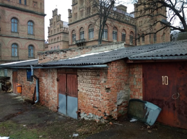 На території господарського двору Резиденції митрополитів Буковини і Далмації хочуть створити туристичну інфраструктуру