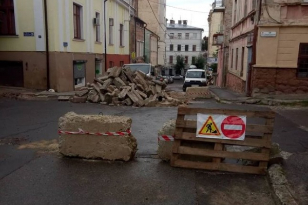 Вулиця Переяславська у Чернівцях: пам'ятник безгосподарності (відео)