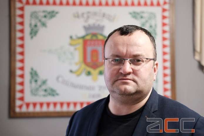 Півмільйонна зарплата та допомога по безробіттю. Які доходи отримав мер Чернівців у 2019 році 