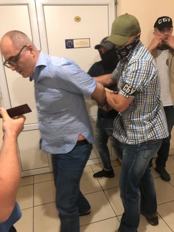 Колишній 'дорожній король', який ремонтував дороги на Буковині, розповів, що відкати на 'Великому будівництві' доріг дають у криптовалюті, а самі ремонти могли би вартувати на 30 відсотків дешевше