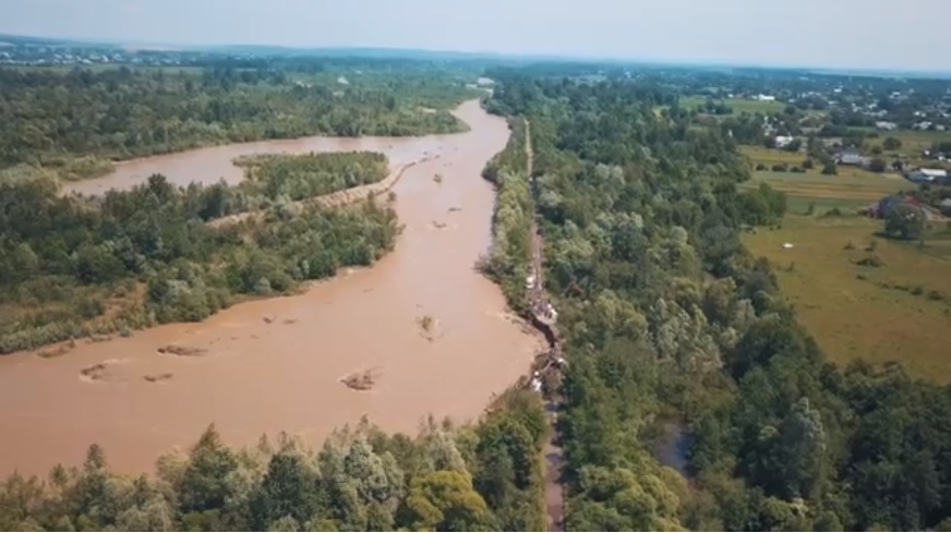 Через прорив дамби у Банилові на Черемоші може затопити 20 сіл: Осачук запевняє, що її відремонтують (+відео з висоти пташиного польоту)