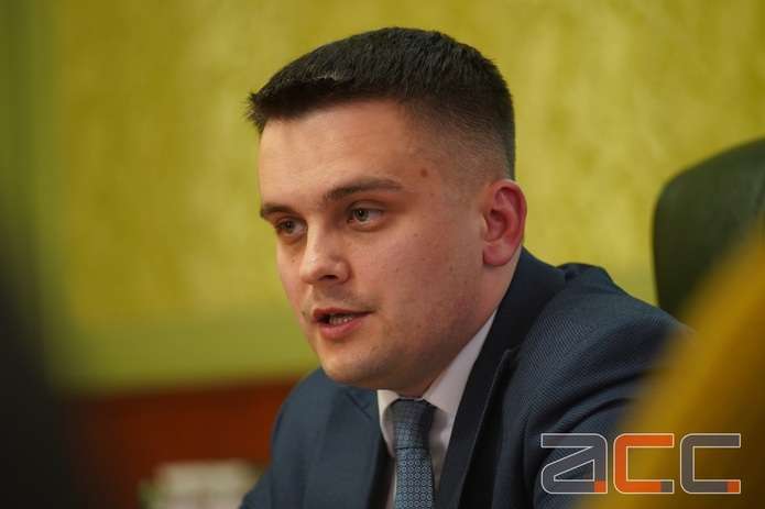 'Уряд повинен іти у відставку': Павлюк прогнозує падіння рейтингу провладної партії на місцевих виборах