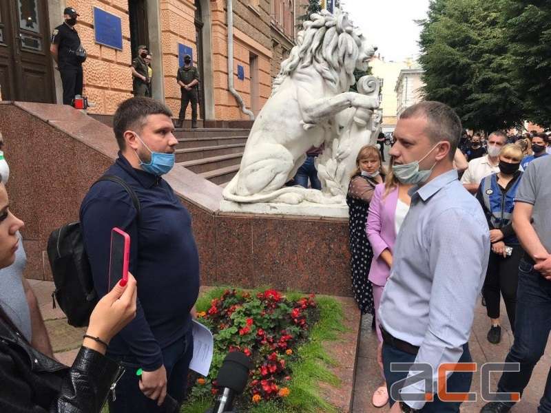 Довганич з рестораторами вимагав від Осачука відповіді, коли на Буковині запрацює ресторанний бізнес