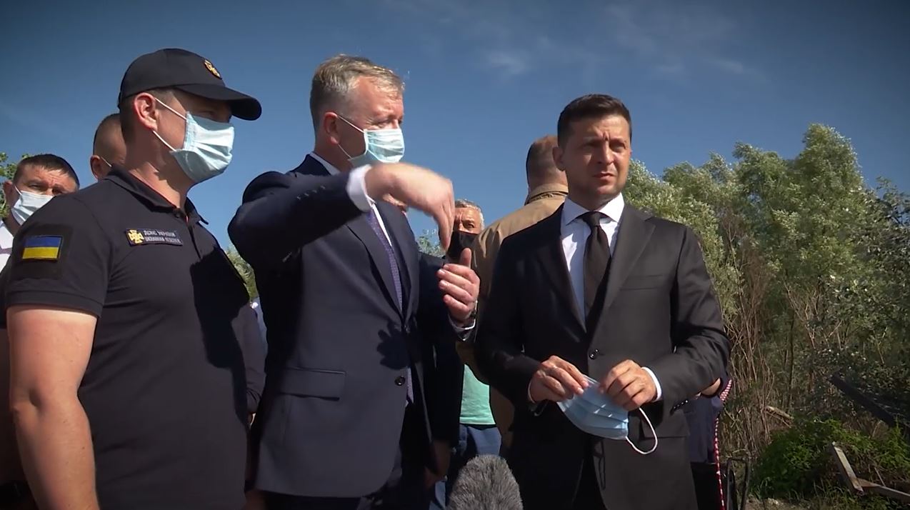 'Через крадіжки гравію кратери на Пруті вже більші, ніж на Місяці': Осачук розповів Зеленському про десятиліття грабунку