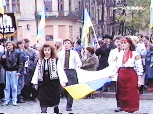 У Чернівцях урочисто підняли Державний прапор України (відео)