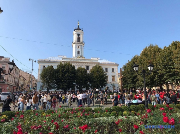Протикарантинний бунт у Чернівцях. Піар тимчасової влади на втомленому від обмежень бізнесі