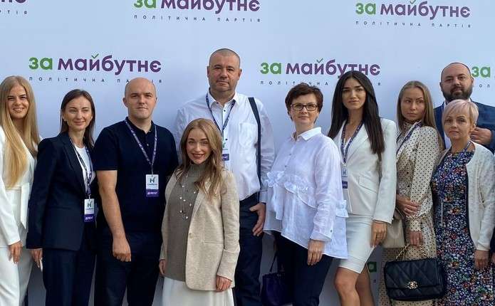 У Києві відбувся з’їзд партії «За майбутнє»: лідер політсили Ігор Палиця представив основні завдання і цілі, а лідер гурту «ВВ» Олег Скрипка прийшов підтримати партію