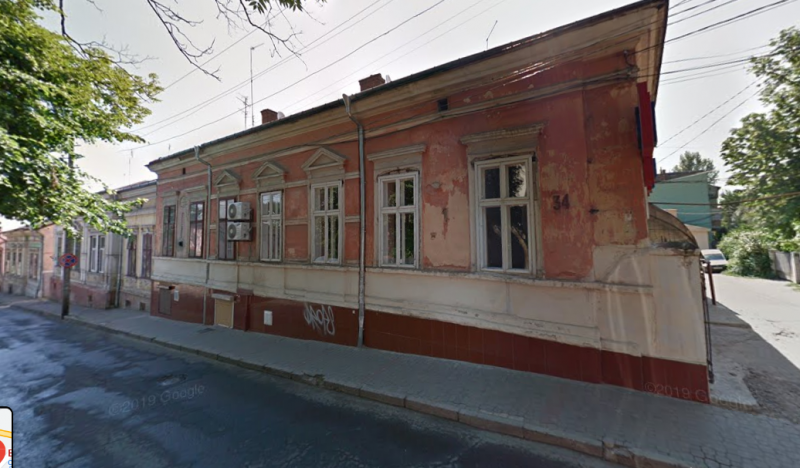 'Несвоєчасно звільнила приміщення': 'Українська народна партія' завинила Чернівцям майже 100 тисяч 