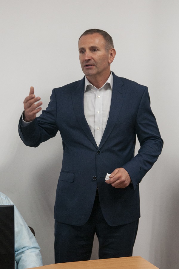 Віталій Михайлішин допомагає завершити реконструкцію амбулаторії № 2 у мікрорайоні Роша