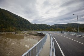 'Реально Швейцарія': 'Укравтодор' відкрив рух по двох мостах в Чернівецькій області