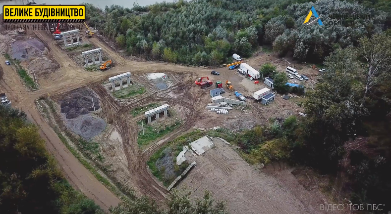 Зеленський і Осачук не брехали: для моста у Маршинцях привезли металеві опори з Німеччини - відео