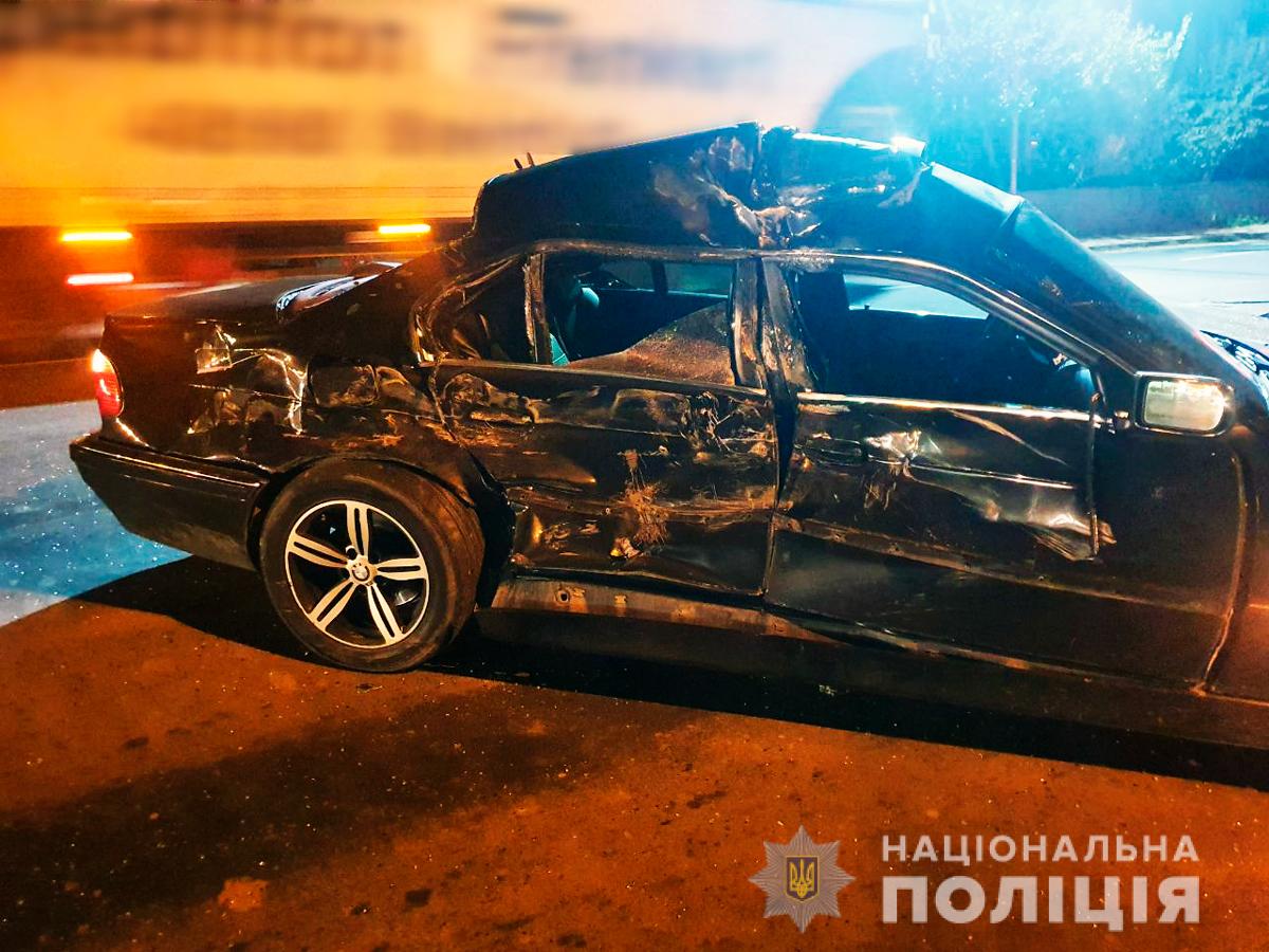 Травмувалася 24-річна пасажирка «BMW»: на Кіцманщині зіткнулися легковик та мікроавтобус 