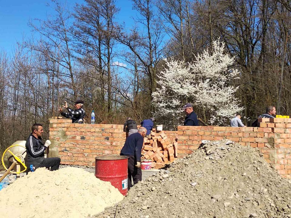 У Чернівецькій області парафія ПЦУ будує каплицю на місці історичної пам’яті полеглих односельчан від рук НКВДистів