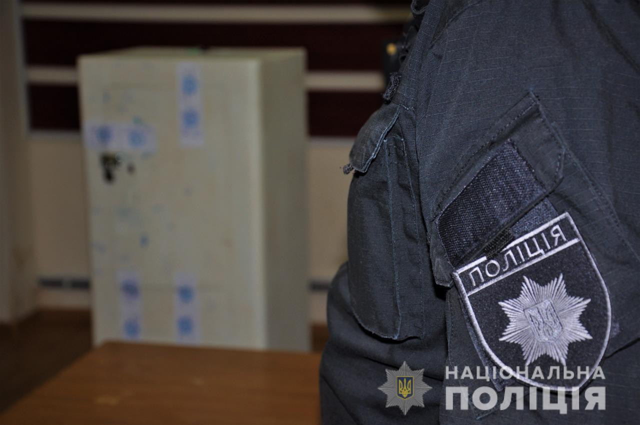На Буковині поліція взяла під цілодобову охорону всі територіальні та дільничні виборчі комісії
