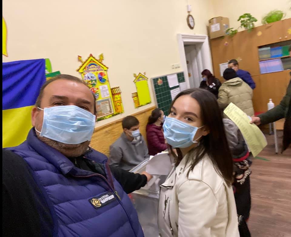 'Дві години провели на дільниці': Олег Охотський вважає, що завдання організаторів виборів - заплутати людей