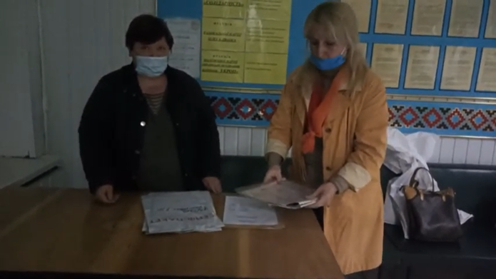 Сокирянська міська ТВК перерахує бюлетені від однієї з ДВК через заяву спостерігача 