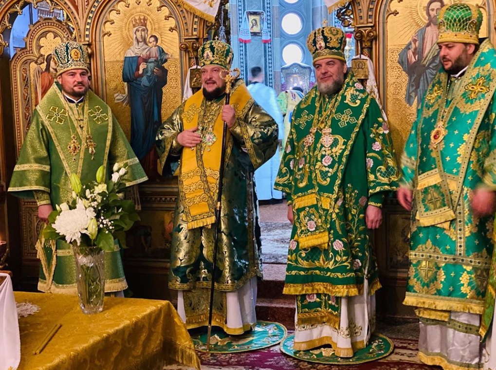 Колишній секретар митрополита Володимира владика Олександр взяв участь у богослужінні в Трисвятительській церкві м. Чернівці